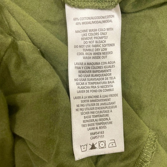 Calvin Klein Jeans • Comfortable Loose Olive Green T-shirt - Picture 5 of 7